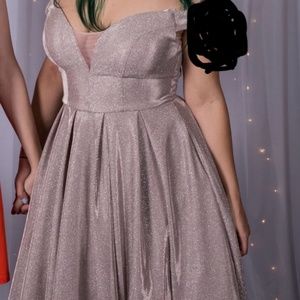 B. Darlin Prom/Special Occasion Gown Macy's Size M